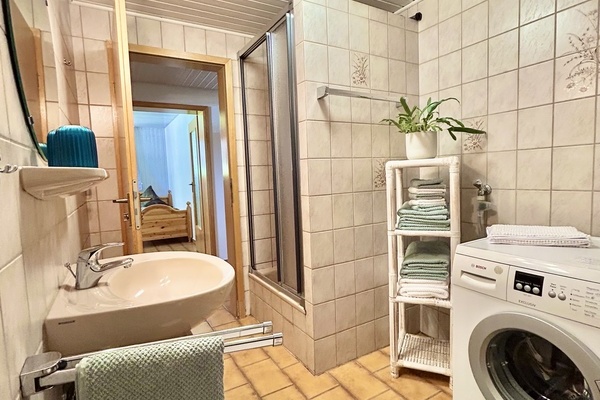Bergquelle Bad mit Dusche ,Wc und Waschmaschine