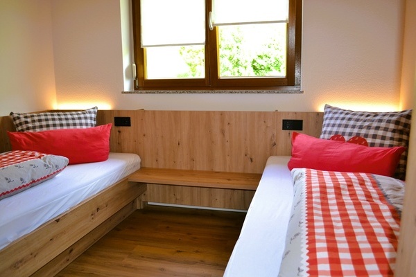 'Zweites Schlafzimmer mit getrennten Betten'
