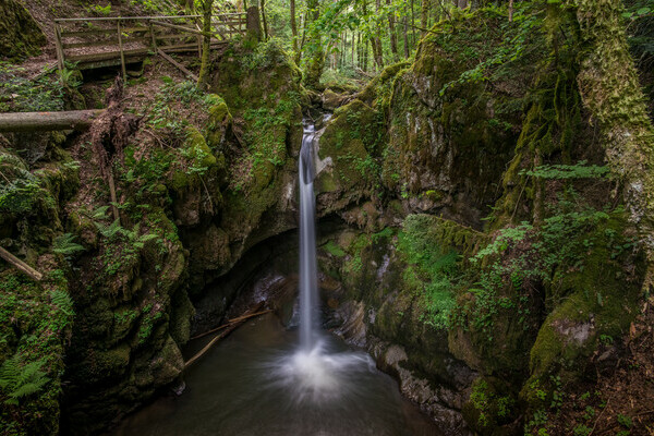 Haselbach Wasserfall Copyright: (Mit freundlicher Genehmigung der Tourist-Info Weilheim) Haselbach Wasserfall Copyright: (Mit freundlicher Genehmigung der Tourist-Info Weilheim)